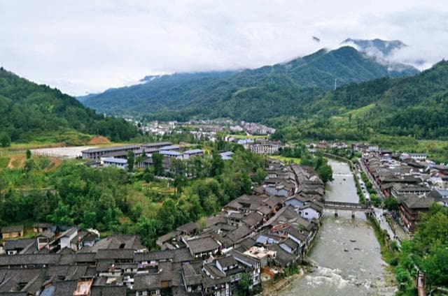 中国最神奇的古镇，陕川甘三省交界，神似吃鸡游戏里的派南