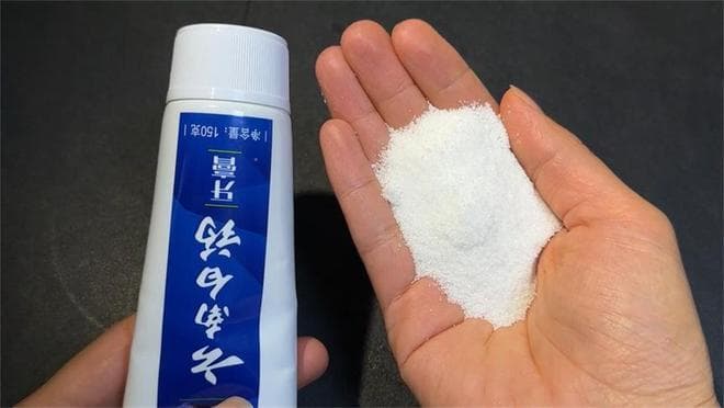 把食盐和牙膏混在一起，作用太厉害，可惜很多人都不知道，快看看