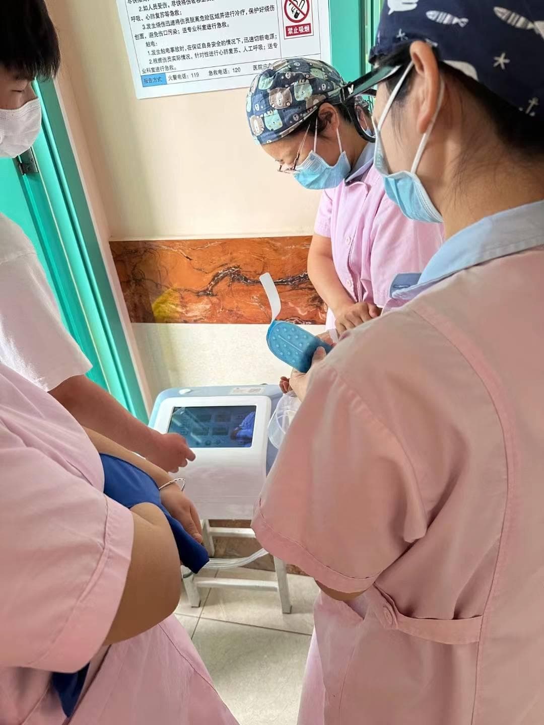 儿童高烧干预：结合儿童物理降温仪的临床应用实践