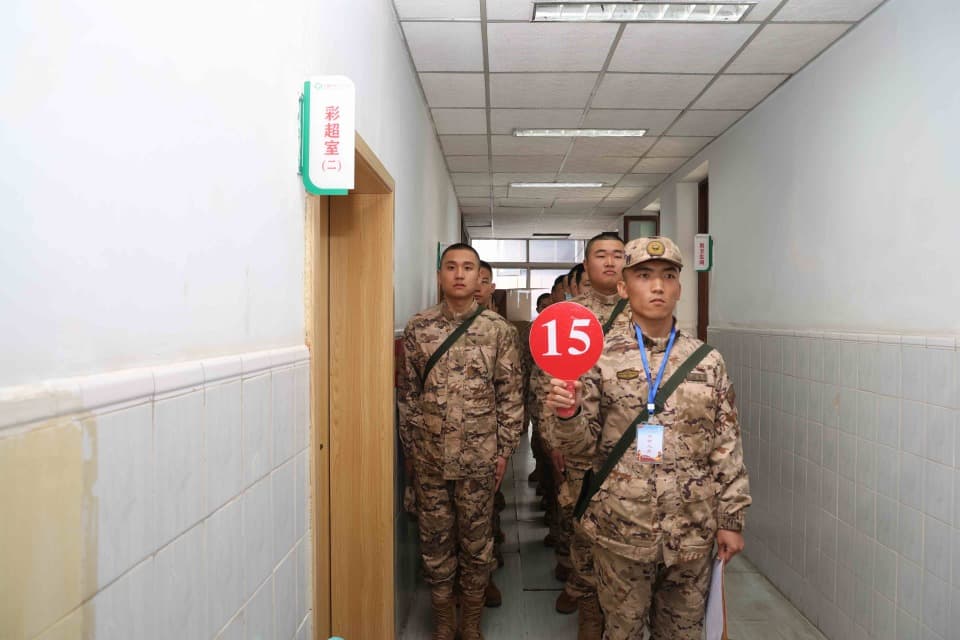 武警湖南总队组织春季新兵参加体格复检