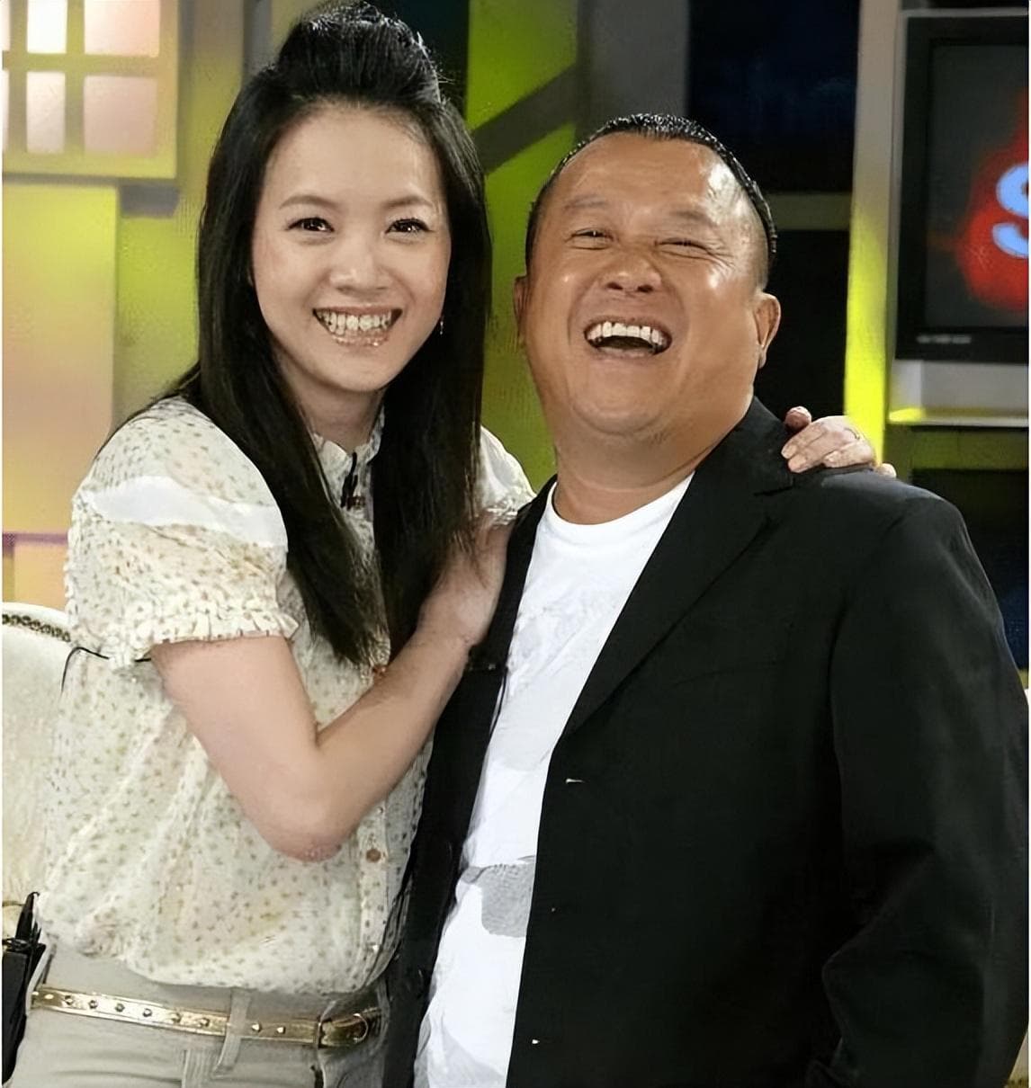 曾志伟吐槽曾宝仪引热议：这番“狠话”究竟是真情流露还是节目效果？