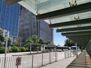 深圳前海湾地铁站总站：深港交通新枢纽