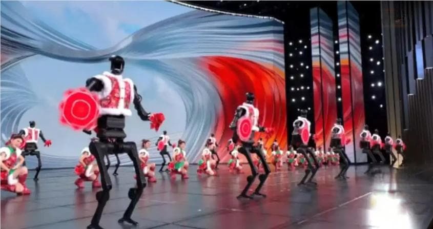 宇树科技人形机器人亮相央视春晚 表演节目《秧Bot》