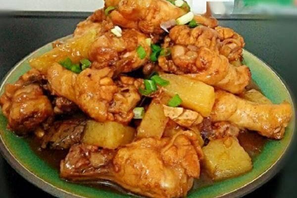 土豆炖鸡腿：一道美味营养的家常菜制作指南