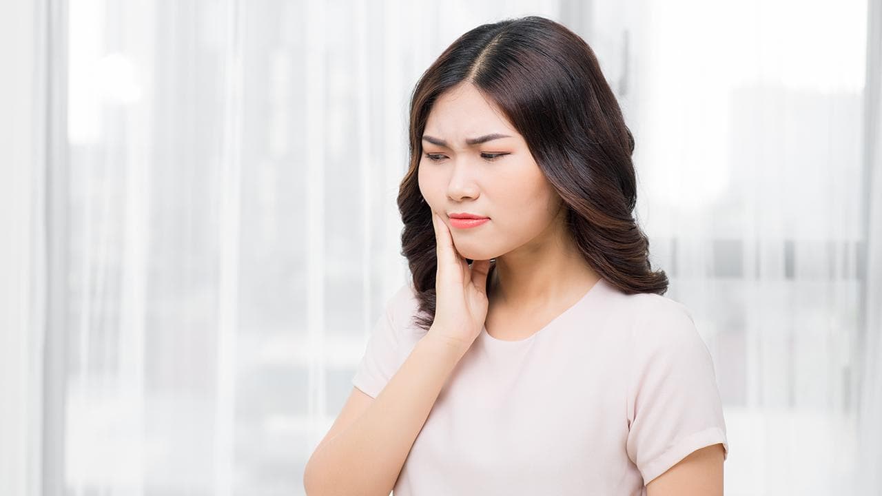 嘴里长了个红色的血包怎么办？原因分析与处理方法