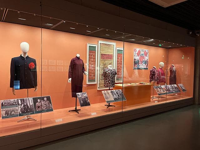 中国丝绸博物馆“嫁衣”主题展览：1949年以来中国婚嫁服饰的传承与流变