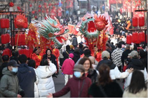 “老街里越来越懂年轻人喜欢什么”！新春逛街里节年味玩味“超标”，释放“超级声量”