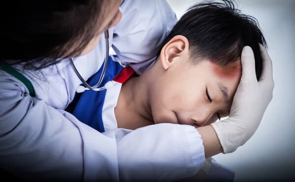 儿童前额头痛的原因及应对方法