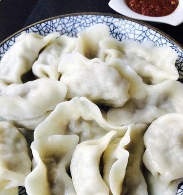 美味健康的素酸菜馅饺子制作方法（简单易学，营养丰富，口感独特）
