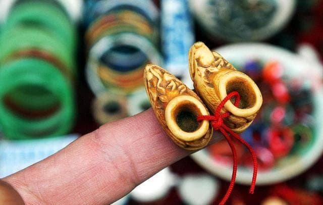 中国古代裹脚历史悠久，关外满族女子为何要学汉族裹脚？