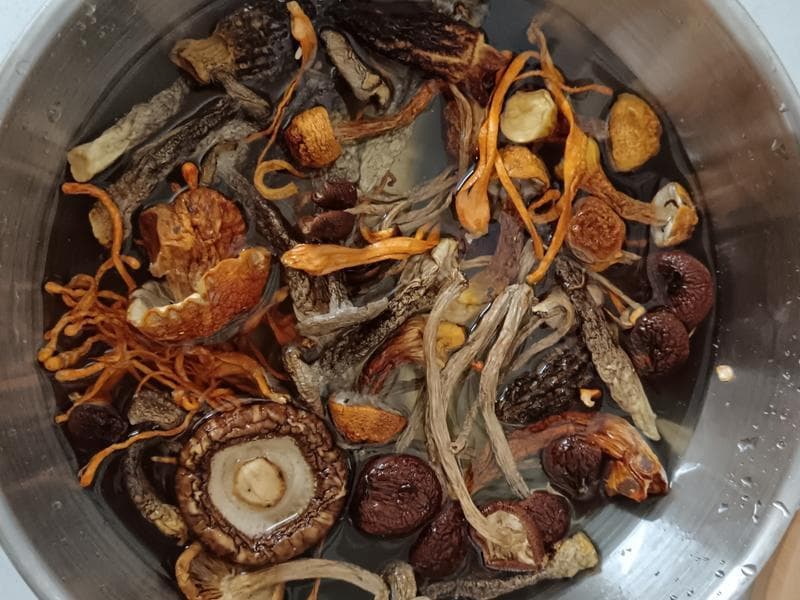 羊肚菌排骨汤