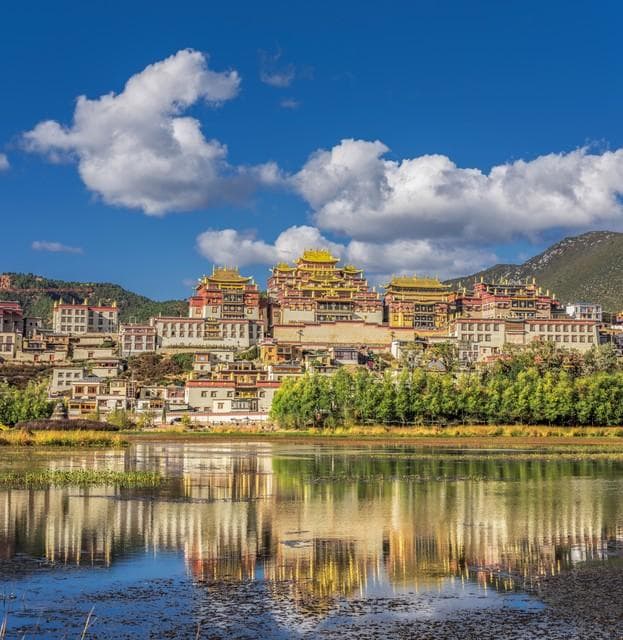 香格里拉旅游攻略：33张幻灯片带你领略心中的日月