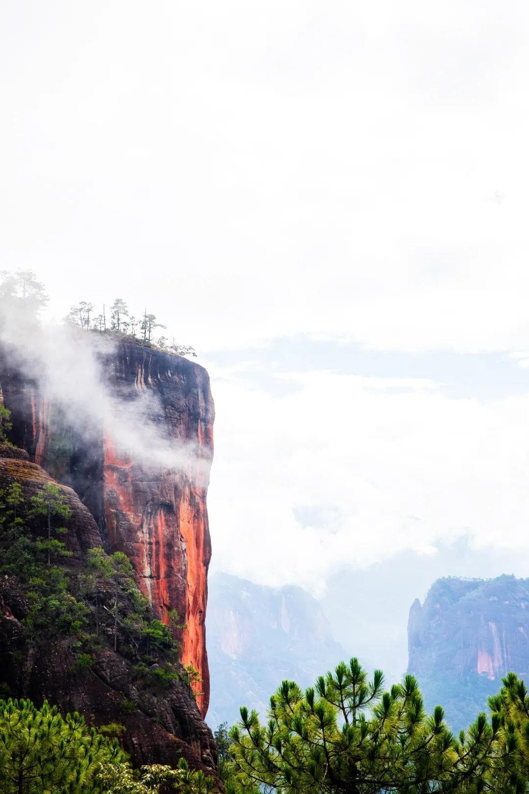 世界最大丹崖赤壁在丽江老君山，傈僳族文化体验独特