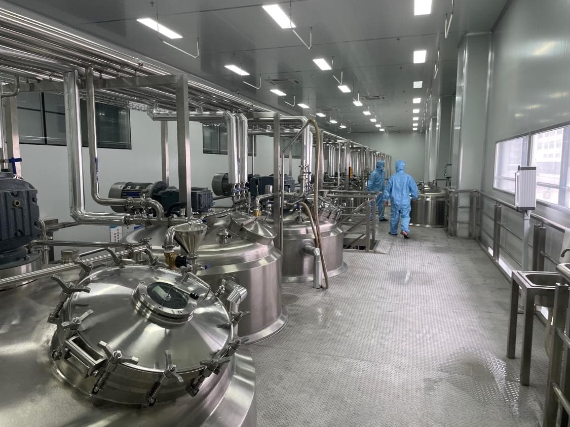 实地考察时，要关注碧莲化妆品代加工厂家哪些方面评估生产能力？