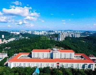 张雪峰推荐：深圳大学和长沙理工大学的特色与优势