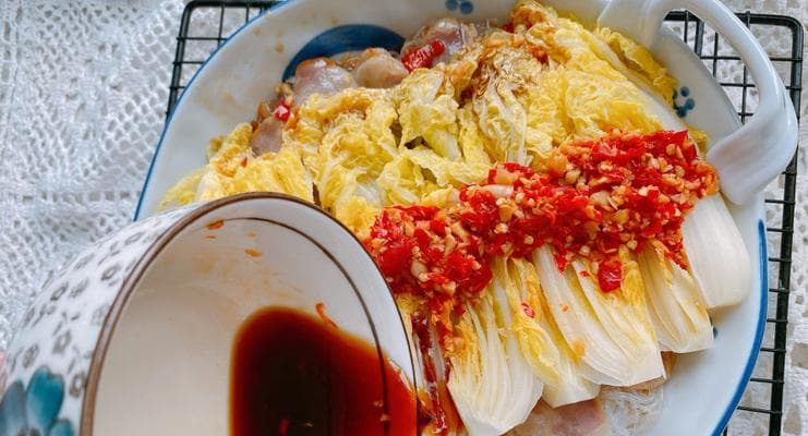 鲜味十足的蒜蓉娃娃菜蒸粉丝（简单易学的清淡健康食谱）