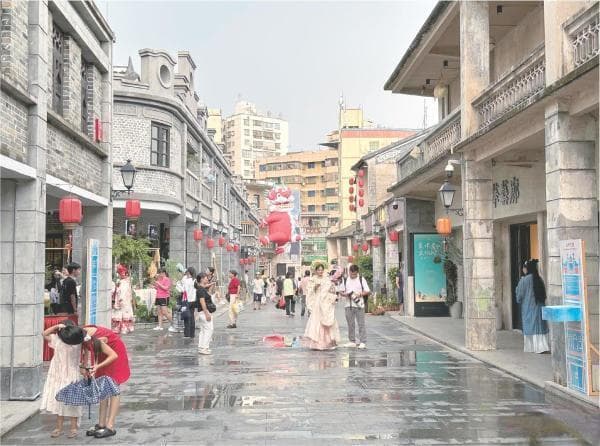 从“小香港”出发 漫步艺术村 体验“一幅画的诞生”