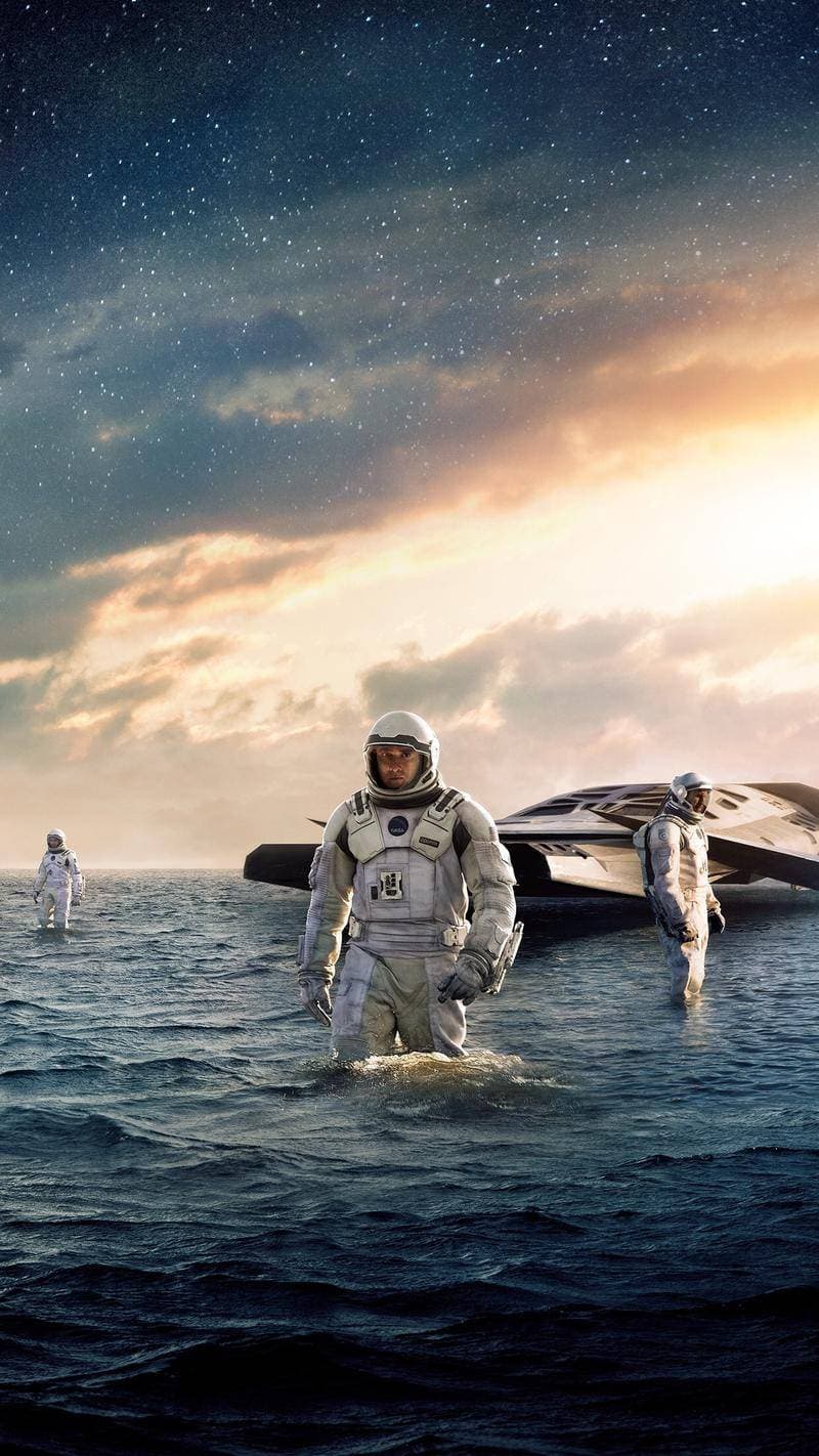 《星际穿越》：穿越星河的探索与人性之歌