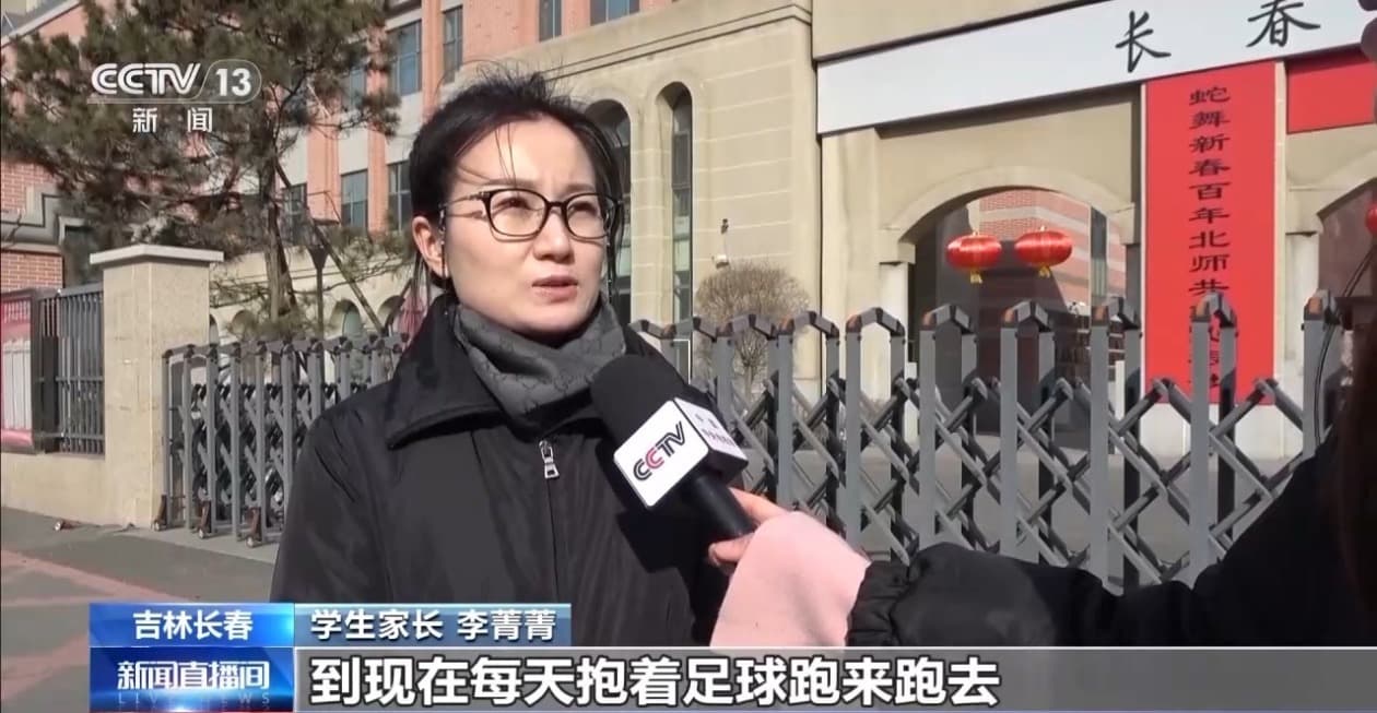 课间休息玩点啥？打球、下棋、踩高跷……玩出花样和质量