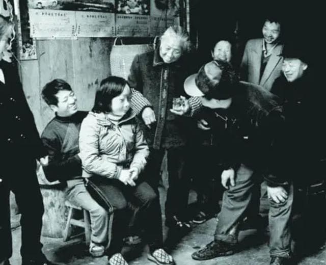 回顾“马面”吴小燕：14年出门用布遮头，23岁“换脸”后收获爱情