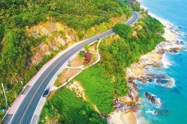 万宁石梅湾滨海公路：海南最美海湾的自驾天堂