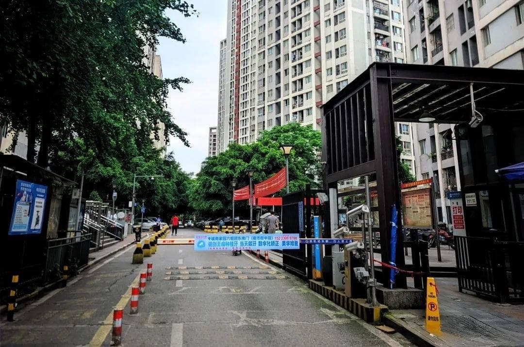 如何防止倒车返场、跟车出场等逃费现象频发？停车场改造方案揭秘