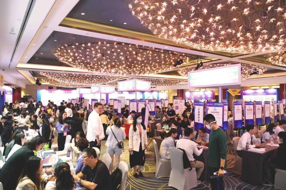 《2024中国留学白皮书》发布：留学市场全面回暖，英澳留学势头强劲