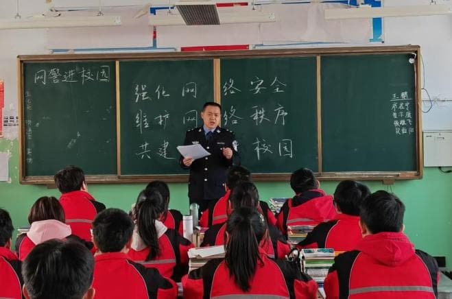 网警守护未成年人网络晴空