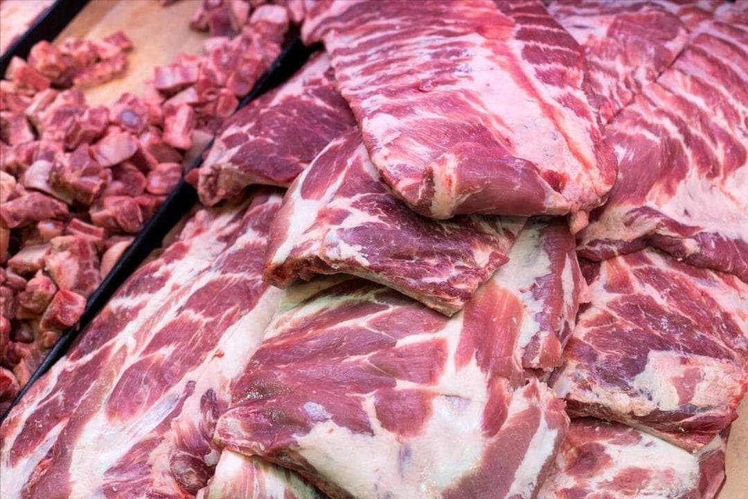 买排骨时，挑“肉多”还是“肉少”的好？肉贩说出实情，建议了解
