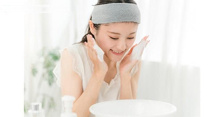 醫美專家揭秘：正確洗臉的科學方法，六步驟打造健康肌膚