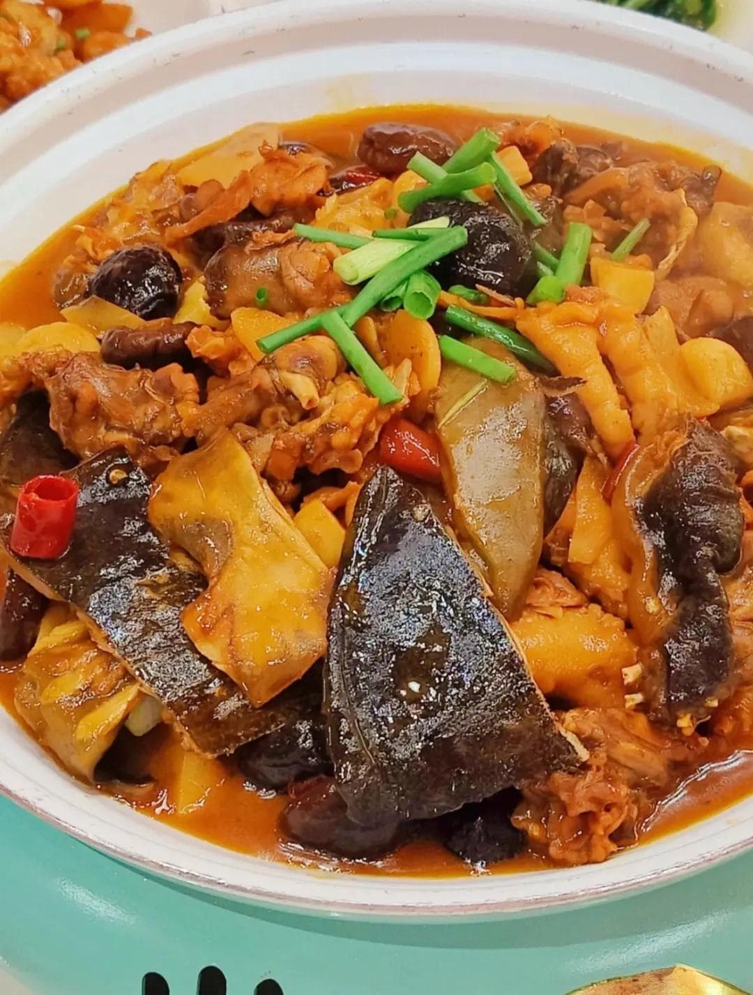 甲鱼煲：滋补养生的美味选择