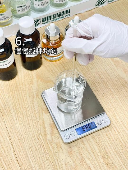 DIY香水调制：揭秘香精浓度的诀窍与操作指南