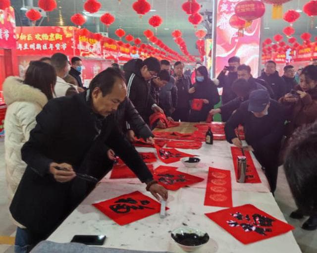 送福送春联 写鼓敲狮舞，兰州新区六大民俗活动迎新春