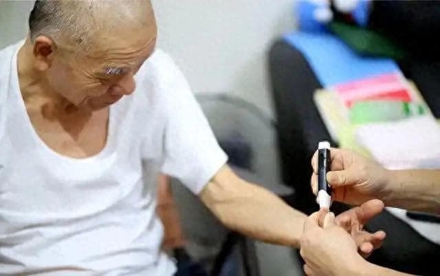 血糖高，多半是晚饭吃错了？告诫：不想血糖再失控，远离几类晚餐