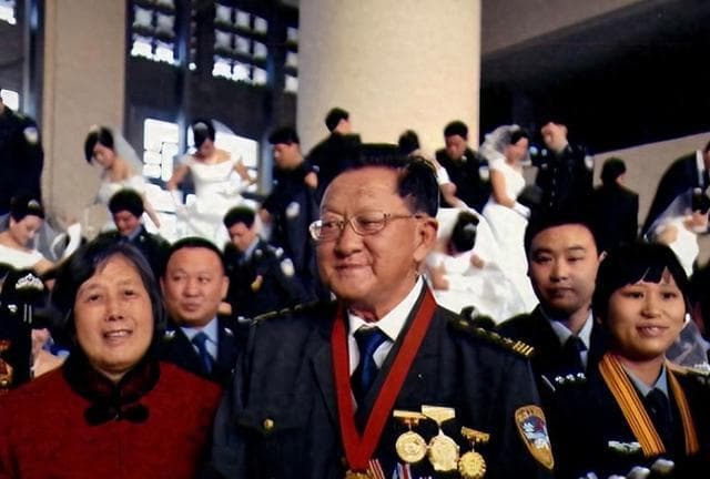 从医生成神探：乌国庆60年刑侦生涯破解重大案件