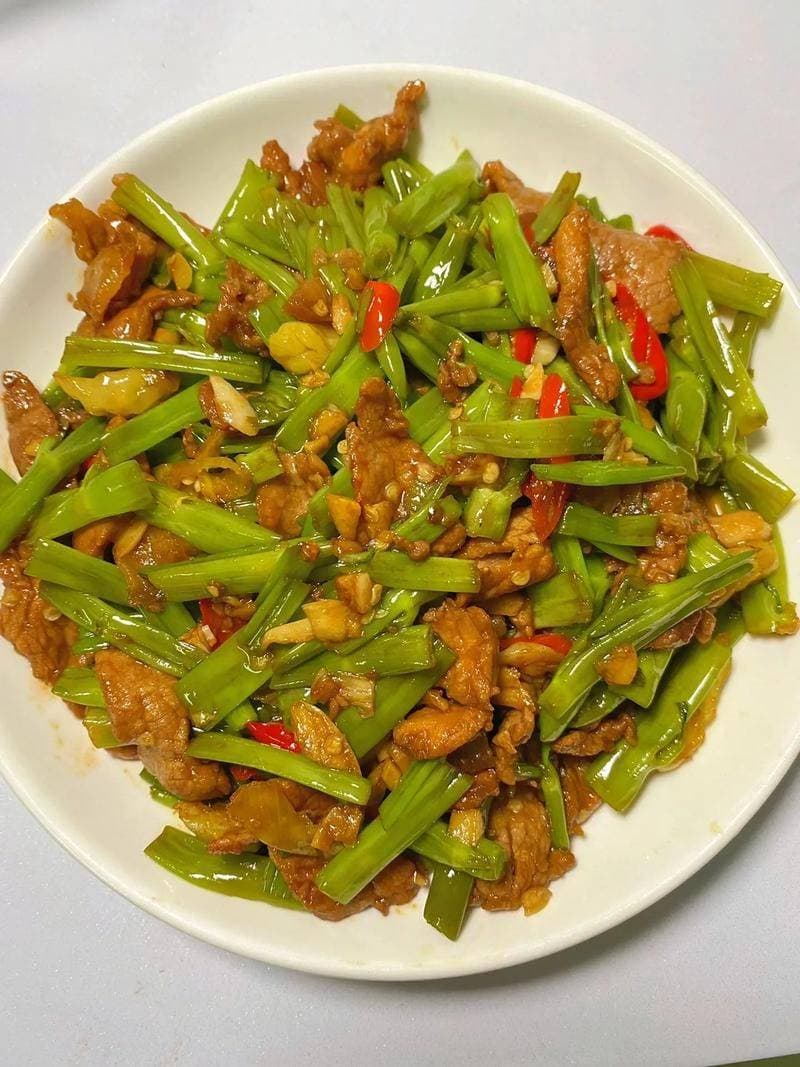 脆嫩爽口！肉沫提香！——肉沫炒空心菜梗的秘制技巧