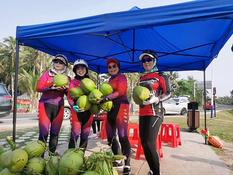 荆州骑行团感受海南环岛旅游公路：春日风光美不胜收