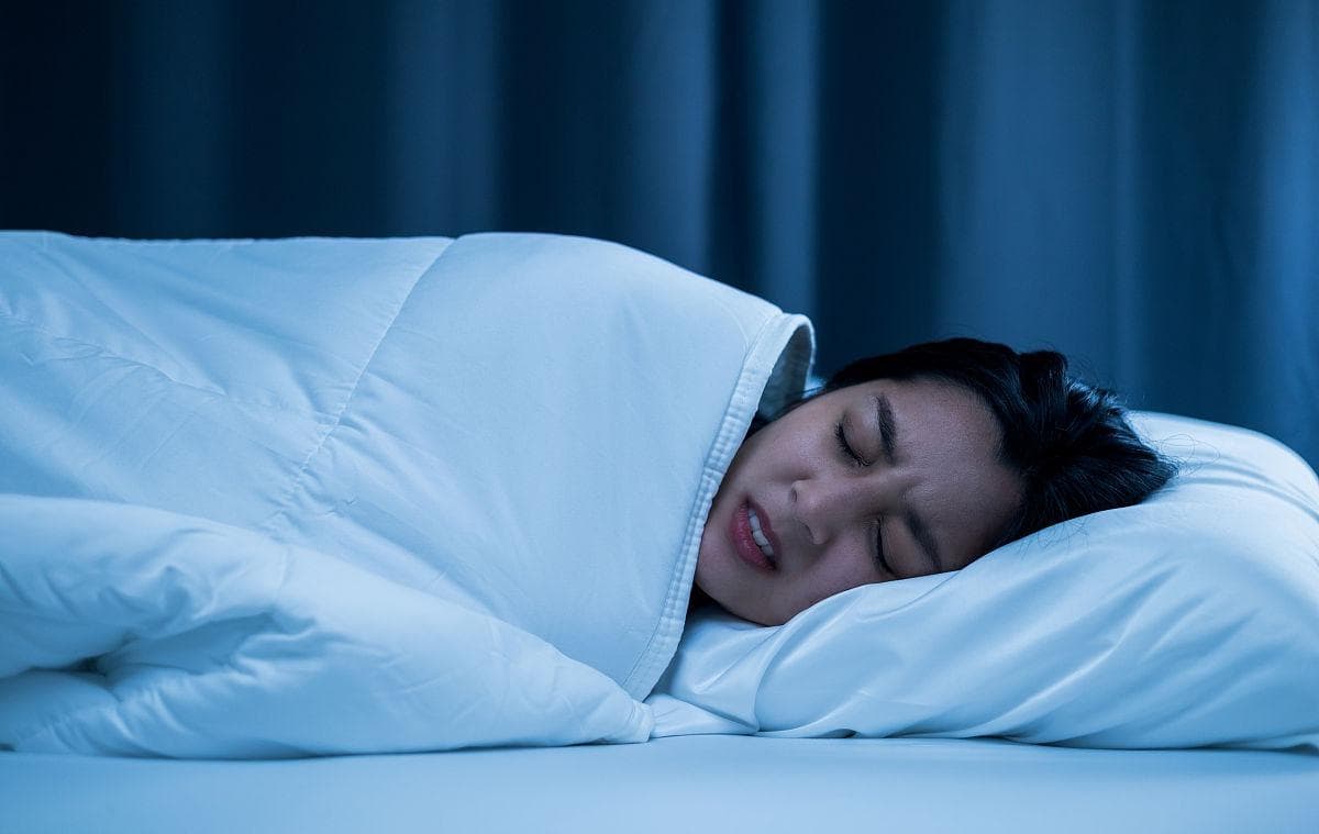 医生叮嘱：睡姿关系着心脏健康，心衰患者尤其需要注意！