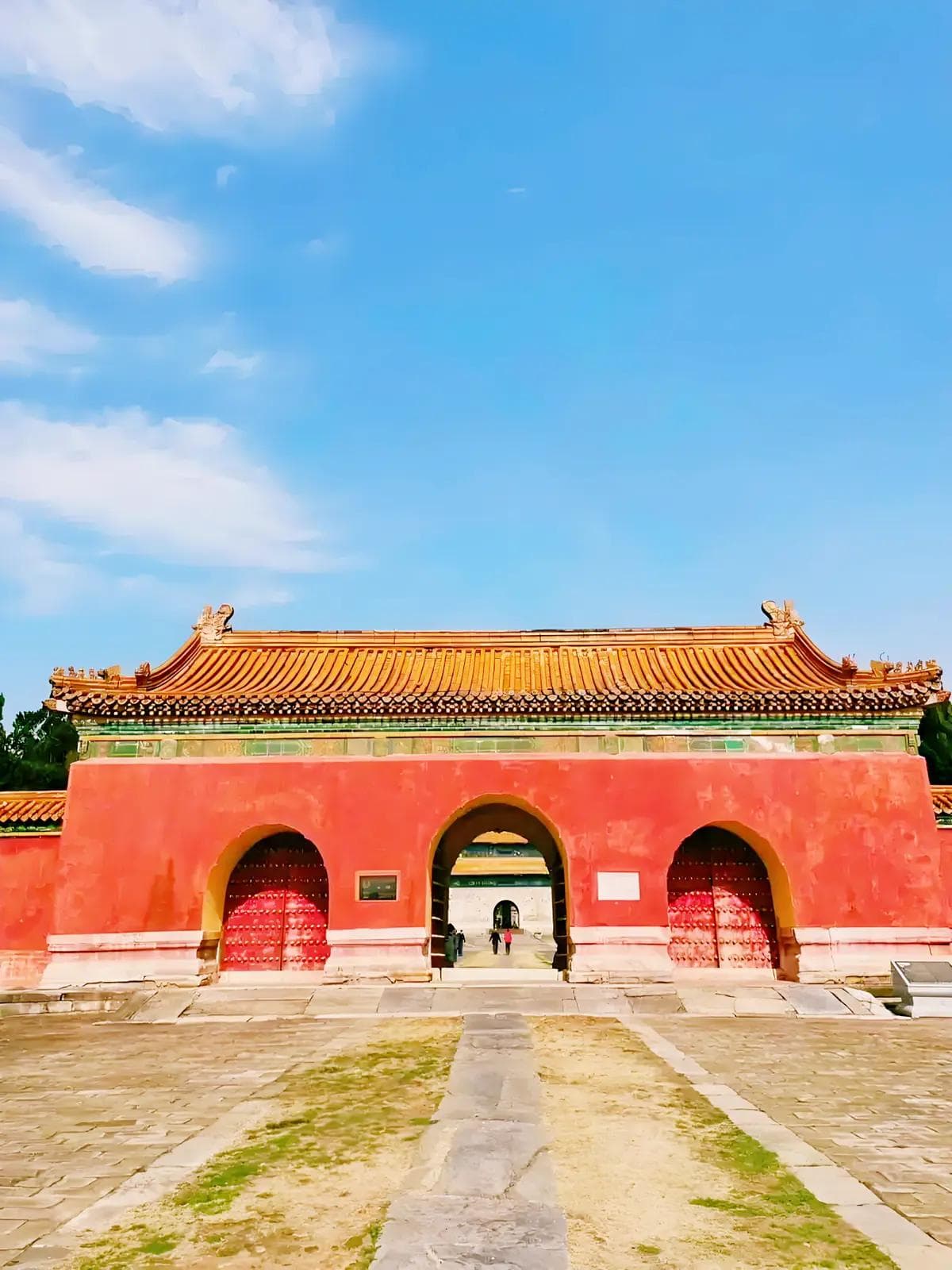 历史的守望者：明显陵的辉煌与沧桑