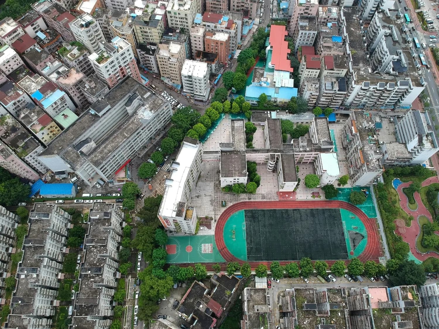 海淀两大顶级学区对比：上地vs中关村，谁更胜一筹？