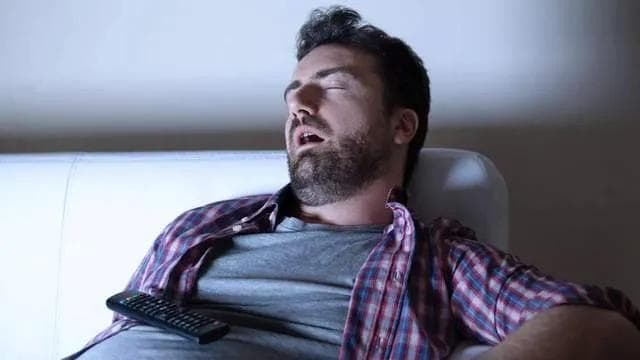 一项调查显示：如果你睡眠不足7小时，你的颜值下降会很明显