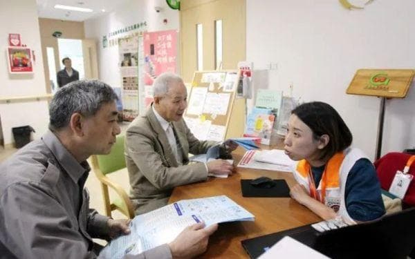 哪种社区养老服务运营模式更实用？——2个典型案例的对比研究
