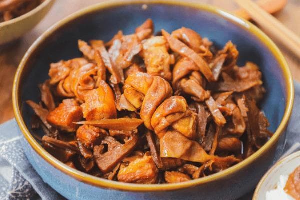 笋干烧肉：传统美味的制作方法与创新尝试