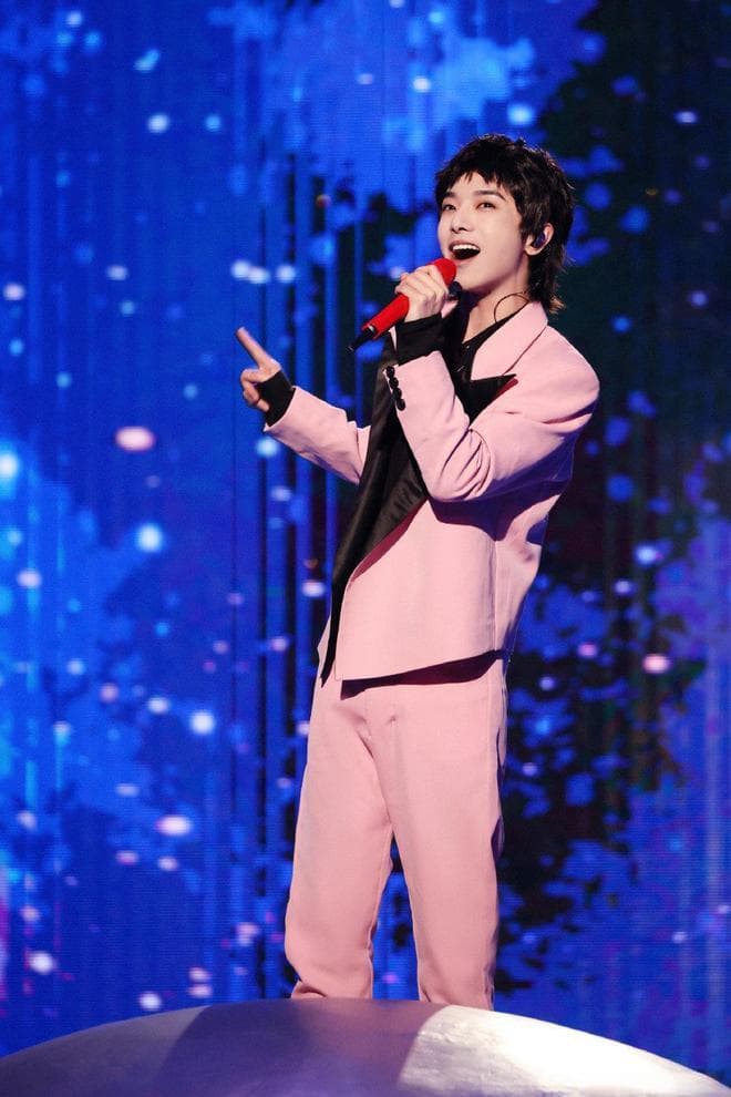 华晨宇加盟2025湖南卫视春晚，将演唱《晨光里有你》