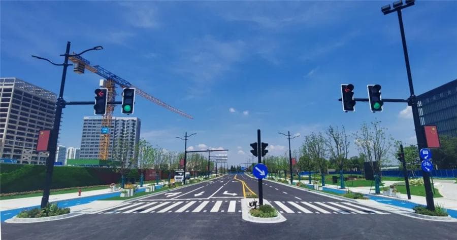 上海嘉定白银路示范路段改造：智慧合杆推动道路集约高效化建设