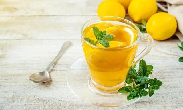 柠檬茶的功效与制作：5种美味柠檬茶的健康之选