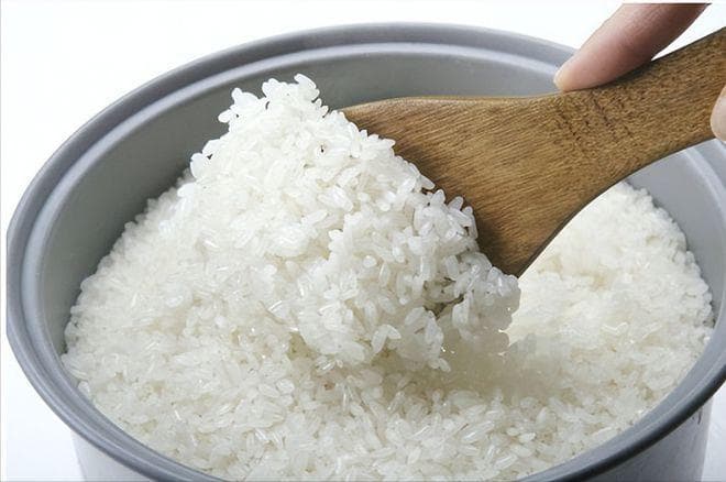 长期吃冷的米饭，不仅能降低血糖，还有养胃的作用？医生说出实话