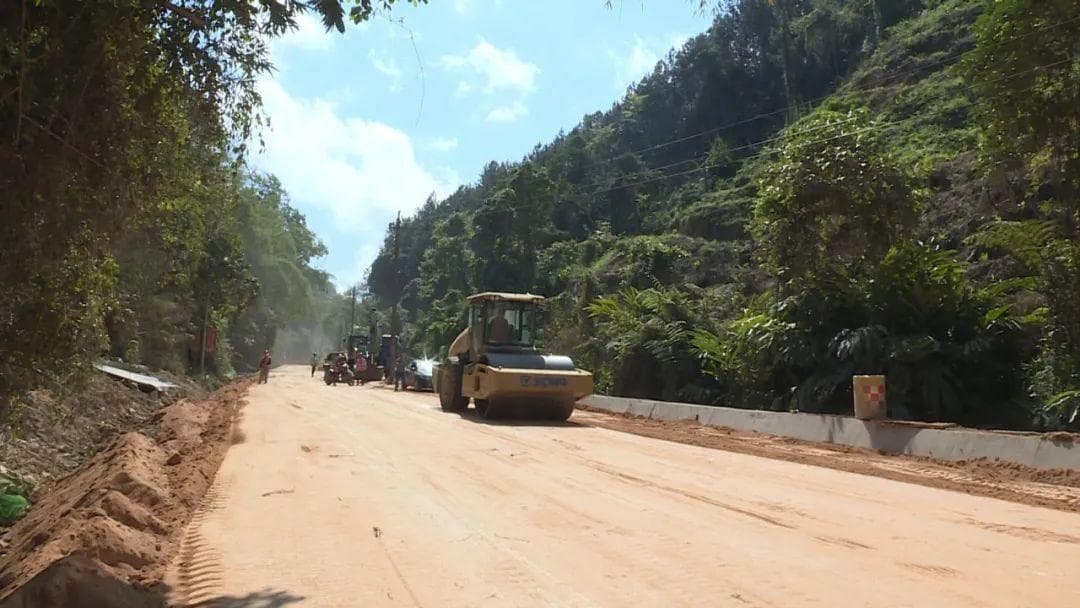 环热带雨林旅游公路保亭段：195人奋战，预计2024年底通车
