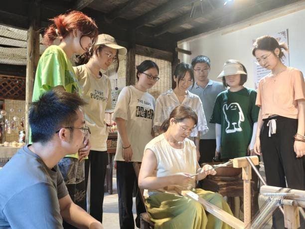 浙理学子研发数字人物 带“非遗”故事走进小学课堂