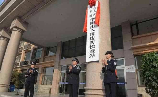 出入境边防检查机构和出入境管理机构有区别，主要是隶属关系不同